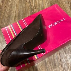 New heels size 7 in a brown color